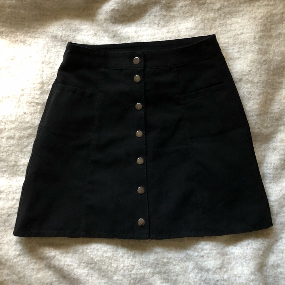 〰️ H&M Black Suede Skirt